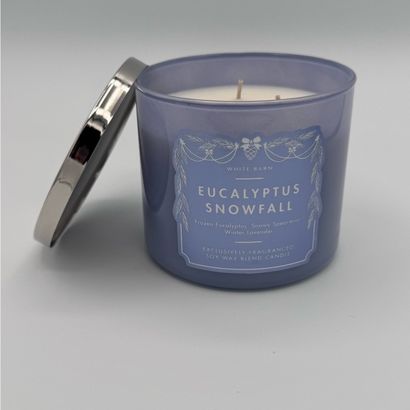 White Barn Eucalyptus Snowfall Candle - Picture 2 of 3